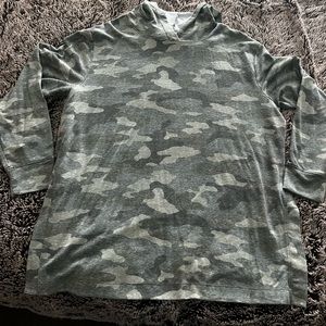 A Glow Side Slit Lightweight Camo Hoodie